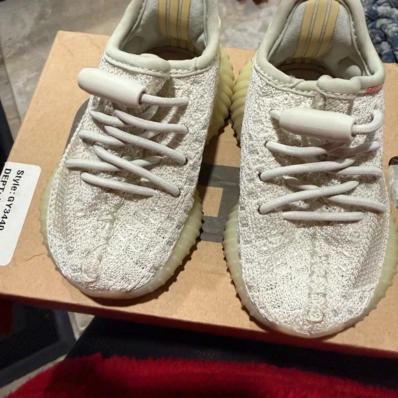 Adidas Yeezy Boost 350 V2 Infant Sneakers - Black and White - Picture 5 of 6